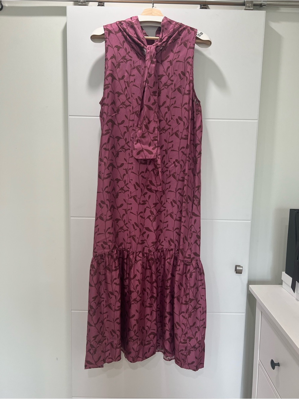 Sleeveless High-Neck Pink Floral Silk Dress - Picture 5 of 9